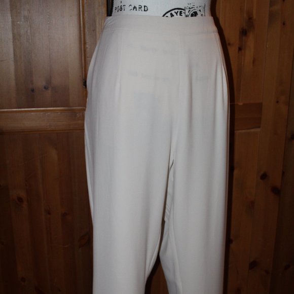 Pretty Little Thing Cream Tailored Trousers Size 12 NWT - Picture 1 of 15